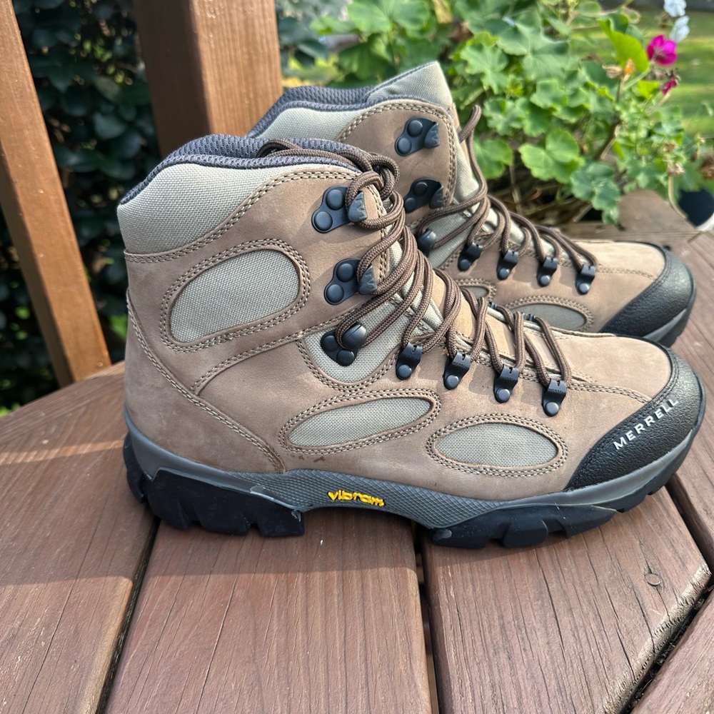 Merrell Men's Tan and Black Outdoor Boots